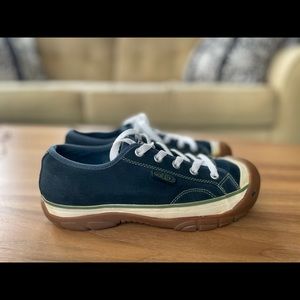 Old-school Keen lowtop, like new!